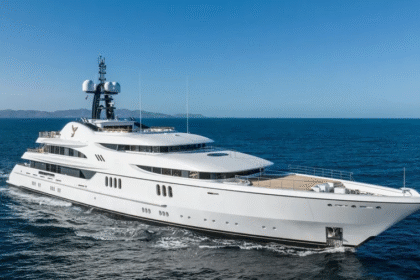 High-End Yacht Charter Brokers in Missouri
